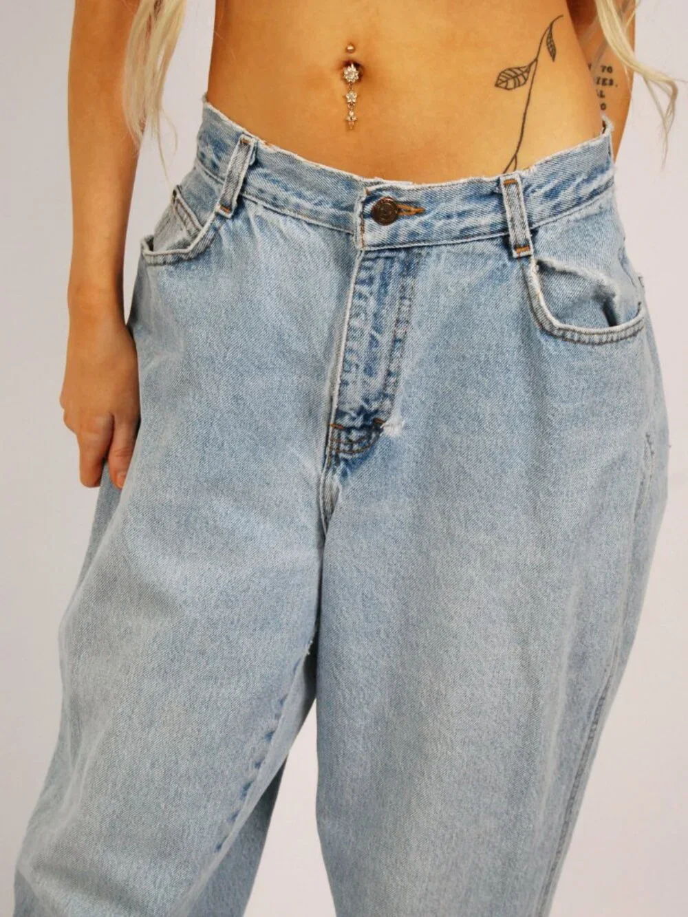 90s Light Wash Jeans (26) blue denim vintage women cool casual high waist baggy - Picture 9 of 10